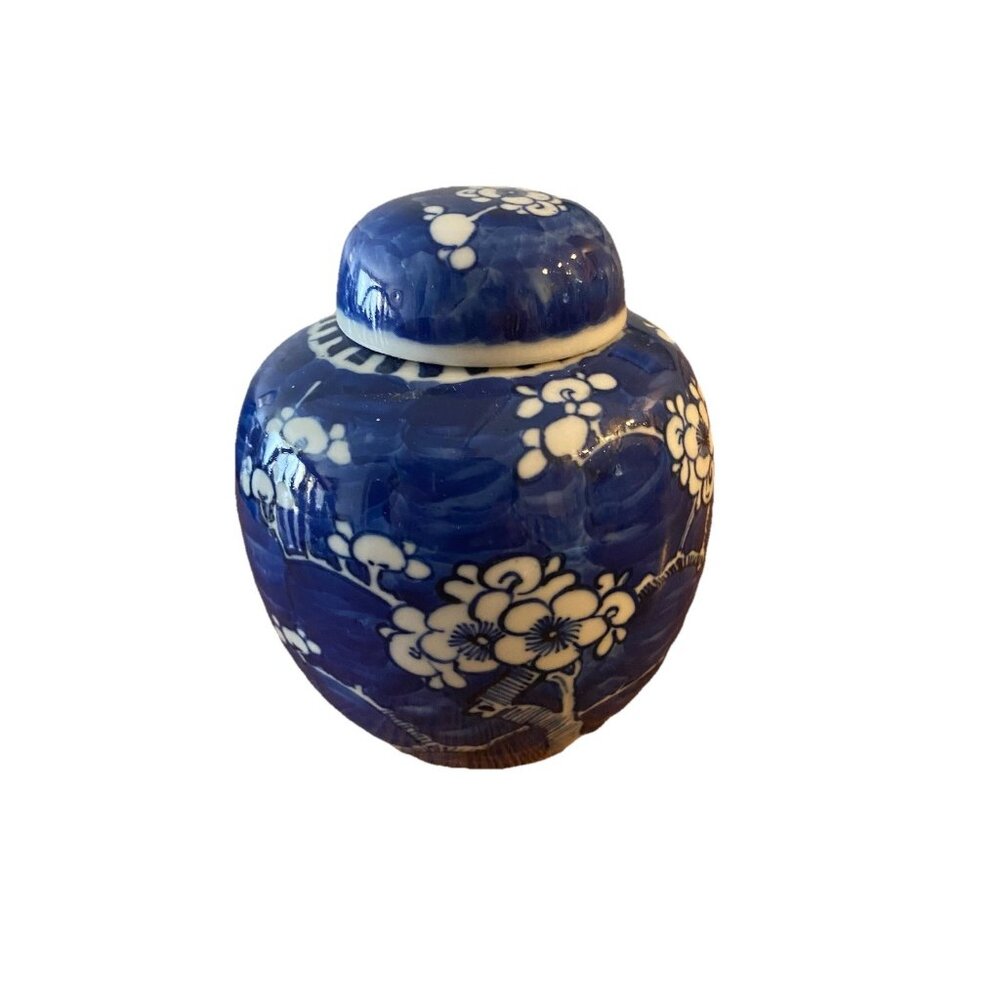 Antique Chinese Hand Painted Ginger Jar w/lid  In Blue & White 6.5” x 5.5”